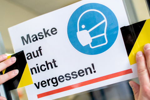 Auch in Deutschland läuft die Debatte ob oder besser wann alle Corona-Maßnahmen aufgehoben werden sollten. Foto: Hauke-Christian Dittrich/dpa