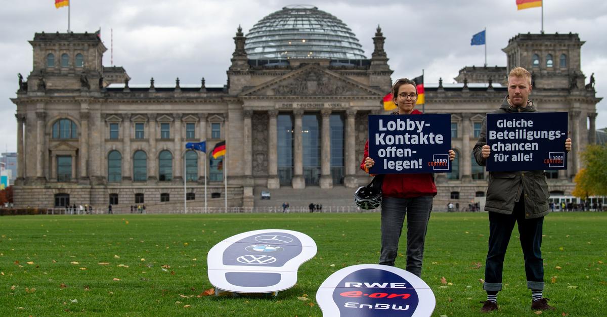 Finanzbranche-lobbyiert-mit-Hunderten-Vertretern-bei-Politik