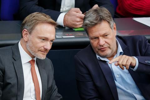 Bundesfinanzminister Christian Lindner (FDP, links) und Bundeswirtschaftsminister Robert Habeck (Grüne, rechts). Foto: dpa