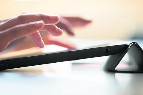 Hessen startet ein Pilotprojekt im Schulfach "Digitale Welt".  dpa