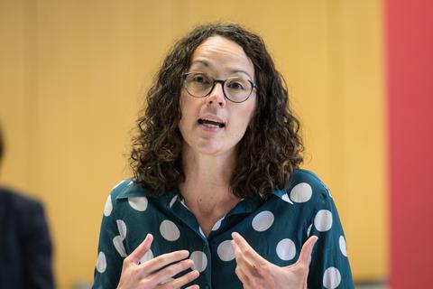 Angela Dorn, Wissenschaftsministerin von Hessen, spricht auf einer Videokonferenz. Foto: dpa