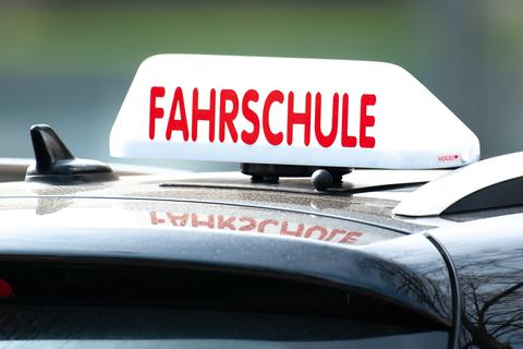 Seit 2011 können Jugendliche bereits mit 17 Jahren den Auto-Führerschein machen.  Foto: dpa