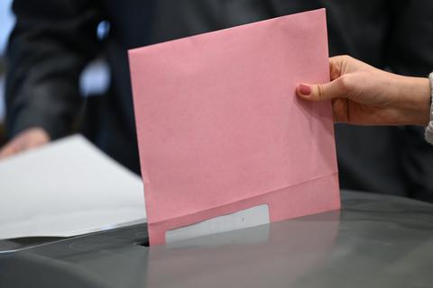 Viel mehr Menschen als sonst haben schon gewählt, per Brief. Ins Wahllokal zu gehen, bedeutet schließlich zusätzliche Kontakte. Foto: dpa