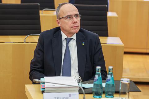 Innenminister Peter Beuth (CDU) im Untersuchungsausschuss des hessischen Landtags.