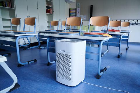 In Hessen sind fast 93 Millionen Euro in Corona-Schutzmaßnahmen an Schulen und Kitas im Land investiert worden, unter anderem auch für Luftfilter. Foto: dpa