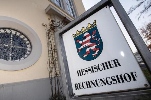 Der Hessische Rechnungshof in Darmstadt mahnt: auch in Krisenzeiten Finanzen unter Kontrolle halten.
