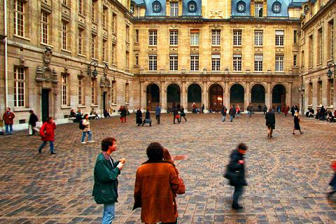 Die Pariser Sorbonne, hier das Hauptgebäude, gilt als eine der renommiertesten Universitäten in Europa. Archivfoto: dpa