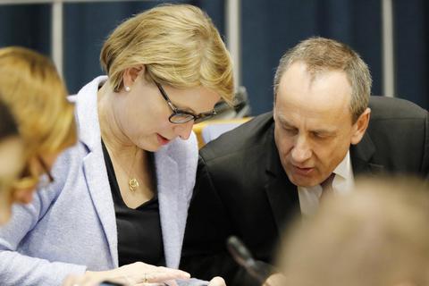 SPD-Minister unter sich: Stefanie Hubig mit ihrem Kollegen aus dem Wissenschaftsressort, Konrad Wolf. Archivfoto: Harald Kaster