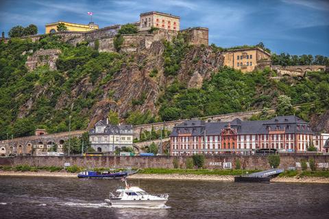 Beeindruckender Anblick: Die Festung Ehrenbreitstein und das Landesmuseum Koblenz am Deutschen Eck. Foto: analogicus / Pixabay