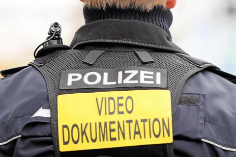 Die Polizei in Rheinland-Pfalz will noch dieses Jahr neue Bodycams einsetzen. Foto: dpa