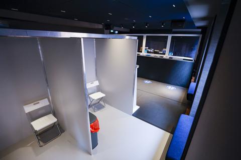 Die Teststelle im Staatstheater in Mainz wurde extra für das Projekt im zugehörigen Restaurant errichtet. Foto: Sascha Kopp