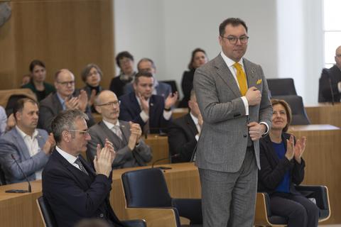 Der ukrainische Botschafter Oleksii Makeiev (Mitte) bei seinem Besuch im Mainzer Landtag zwischen Landtagspräsident Hendrik Hering und Ministerpräsidentin Malu Dreyer. 