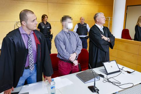 Der Angeklagte vor Gericht in Kaiserslautern. Foto: Sascha Kopp