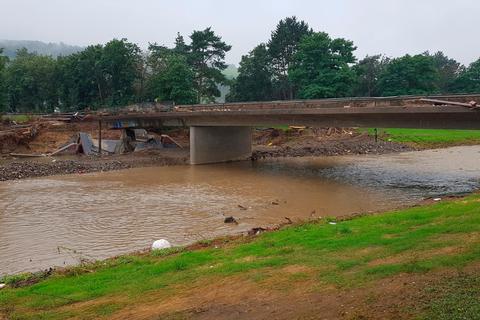 Die Brücke der Landesstraße L83 bei Bad Neuenahr-Ahrweiler: Auch hier hat das Jahrhunderthochwasser große Schäden hinterlassen. Foto: Christoph Weber