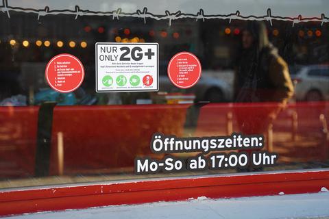 Ab wann die neuen Corona-Regeln in Rheinland-Pfalz gelten ist noch unklar. Unverändert bleiben aber die Kontaktbeschränkungen für private Treffen im öffentlichen Raum. Foto: dpa