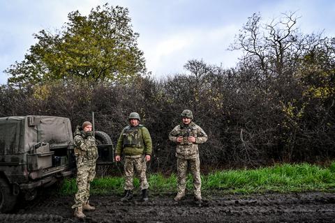Für die Koordination der Ukraine-Militärhilfe richtet die USA nun eine neue Kommandoeinheit in Wiesbaden ein. Eine langfristige Koordination von Waffenlieferungen und die Ausbildung ukrainischer Soldaten sind das Ziel. 