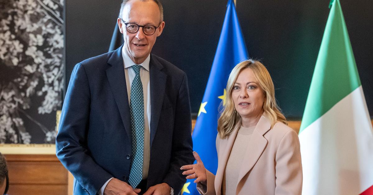 Merz-mit-zehn-Ministern-bei-Meloni