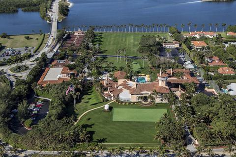 Feriendomizil oder Hauptwohnsitz? Donald Trump kaufte das Anwesen Mar-a-Lago in Florida 1985. Archivfoto: dpa