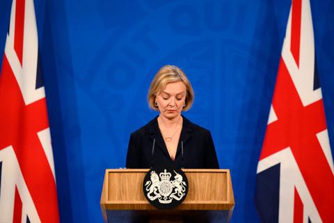Die britische Premierministerin Liz Truss verliert zusehens die Unterstützung ihrer eigenen Partei. © Daniel Leal/Pool AFP via AFP/dpa