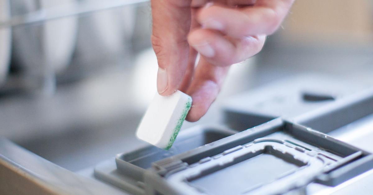 Tabs-oder-Pulver-Beim-Geschirrsp-len-an-die-Umwelt-denken
