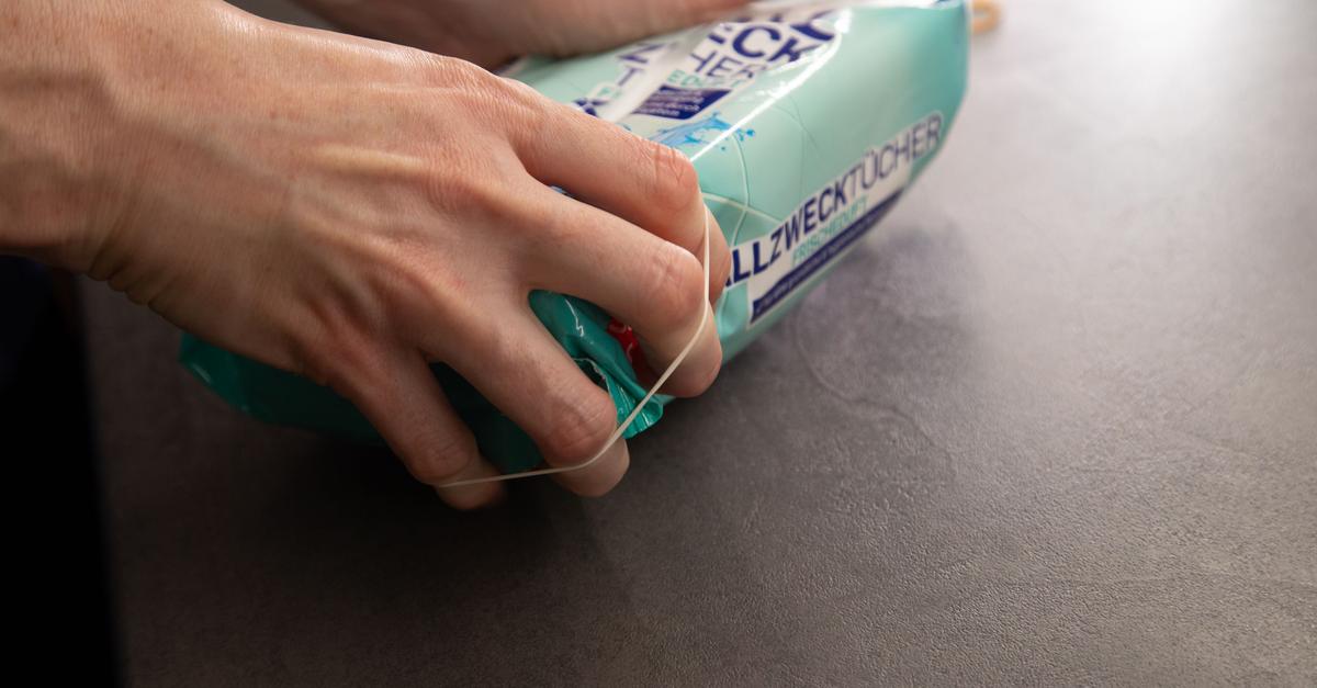 Feuchtt-cher-besser-dosieren-dank-Gummiband