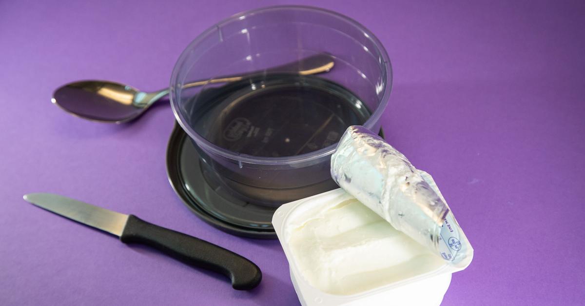 Messer-Trick-So-rutscht-der-Quark-aus-dem-Becher