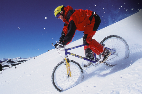 Mit der richtigen Ausrüstung und etwas Vorbereitung steht dem Mountainbike-Spaß im Winter nichts im Wege. Foto: MEV Agency UG