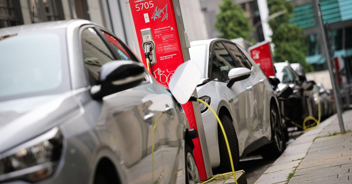 Wie-auch-Laternenparker-ihr-E-Auto-laden-k-nnen