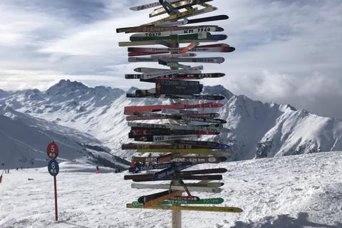 Wegweiser im Skigebiet. Foto: Christina Kolb