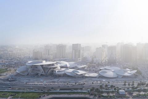 Das im März eröffnete National Museum of Qatar erinnert in seiner Form an eine Wüstenrose. Foto: Iwan Baan