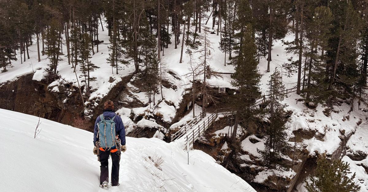 Adrenalin-Tour-im-verschneiten-Wallis-Canyoning-im-Winter