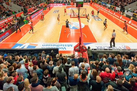Entspricht bald nicht mehr den Richtlinien der Basketball-Bundesliga: die altehrwürdige Gießener Sporthalle Ost. Foto: Michael Schepp 