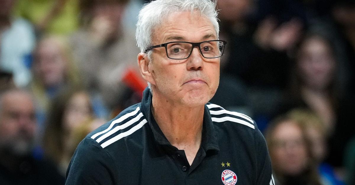 Ohne-Trainer-Herbert-Bayern-verliert-bei-Istanbul