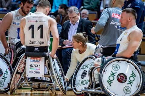 Janet Zeltinger, Trainerin des RSV Lahn-Dill und ihr Team wollen in der Bundesliga zurück in die Erfolgsspur.