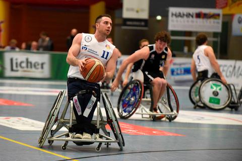 Wieder für den RSV Lahn-Dill auf Korbjagd: Steve Serio. Foto: Weber 