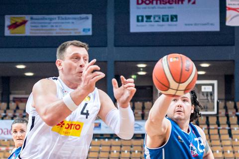 Routinier Dominik Mosler (l.) hat sein Vertrag beim RSV Lahn-Dill um ein Jahr verlängert. Foto: Jenniver Röczey 