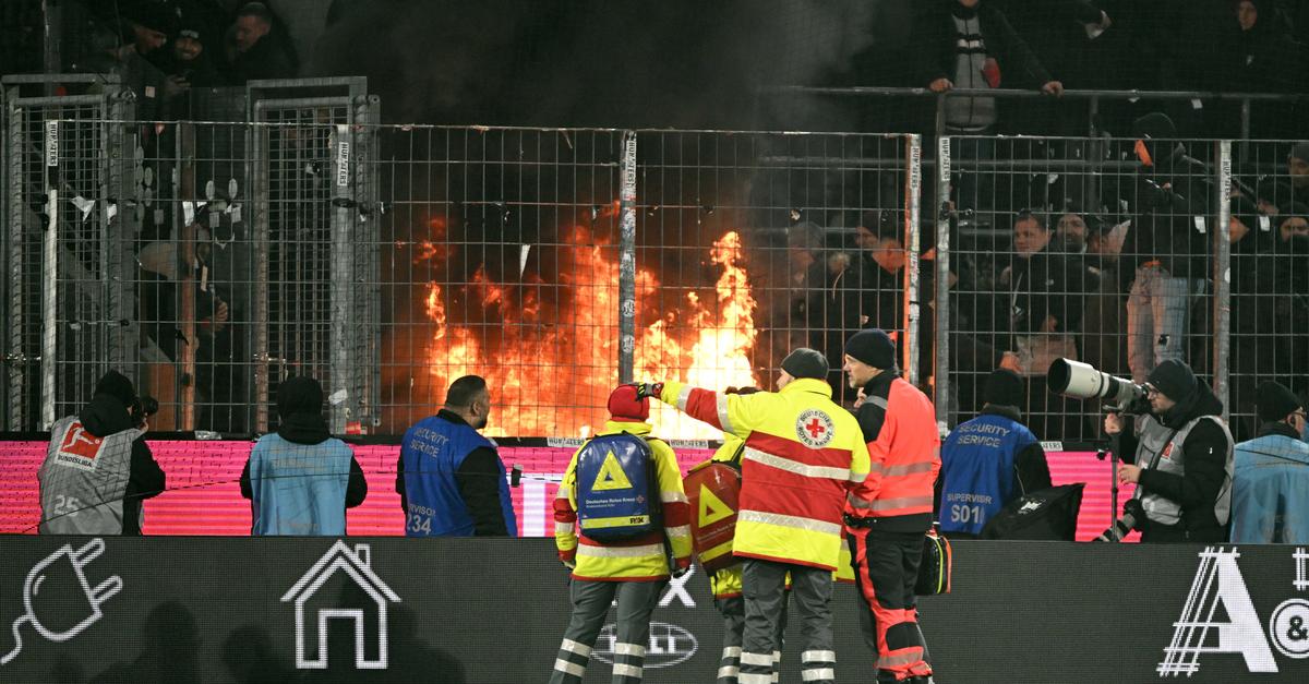 Bei-Eintracht-Sieg-in-K-ln-Feuer-im-G-steblock