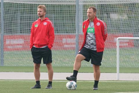 Seit 2019 an der Seitenlinie der Mainzer A-Jugend: 05-Legende Christof Babatz (rechts) assistiert U19-Chefcoach Benjamin Hoffmann.