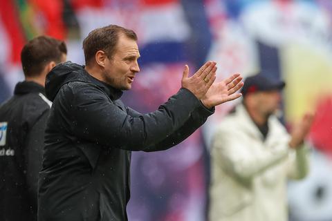 War von seiner Mannschaft nach dem 3:0-Sieg in Leipzig begeistert: Mainz 05-Coach Bo Svensson.