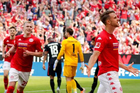 Marcus Ingvartsen freut sich über sein Tor für Mainz 05 gegen Eintracht Frankfurt am letzten Bundesliga-Spieltag. Foto: Sascha Kopp