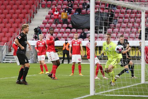 In der Hinrunde verlor Mainz 05 durch dieses Tor von Matthias Ginter (rechts) gegen Borussia Mönchengladbach 2:3. Archivfoto: Hübner/Völker