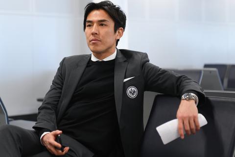 Für eine Knieoperation ist Makoto Hasebe von Eintracht Frankfurt nach Japan geflogen. Zum Trainingsauftakt soll er wieder in Frankfurt sein. Archivfoto: dpa