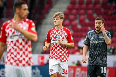 Zukunftsfrage: David Nemeth (Mitte) könnte in diesem Sommer  ausgeliehen werden, damit er wieder mehr Spielzeit bekommt als in Mainz. Foto: Lukas Görlach