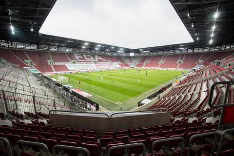 Am Samstag bleiben Tribüne und Spielfeld in Augsburg leer. Die Partie gegen Mainz 05 wurde abgesagt. Archivfoto: dpa
