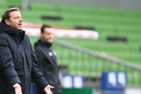 Emotional und gestenreich am Seitenrand – so kennt man Werder-Coach Florian Kohfeldt. Foto: dpa