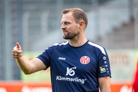 Mainz-05-Trainer Bo Svensson hatte trotz des klaren Testspielsiegs in Koblenz einiges zu bemängeln.