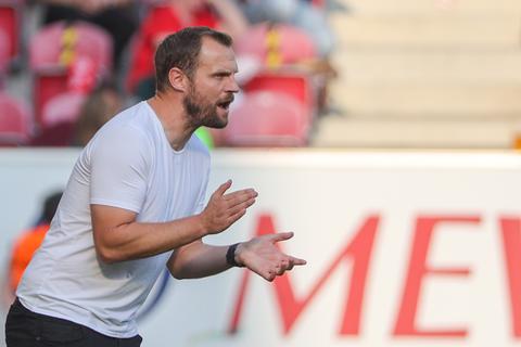 Mainz-05-Cheftrainer Bo Svensson, hier beim Spiel gegen den SC Freiburg.  Foto: René Vigneron