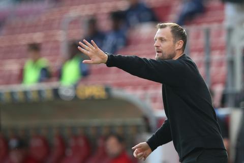 Von der Leistung seiner Mannschaft gegen den CFC Genua zeigt sich Cheftrainer Bo Svensson durchaus angetan. Archivfoto: dpa/Tom Weller