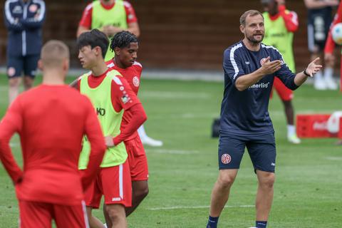 Arbeitet mit seiner Mannschaft daran, die Spielweise von Mainz 05 weiter zu festigen und zu stabilisieren: Trainer Bo Svensson.  