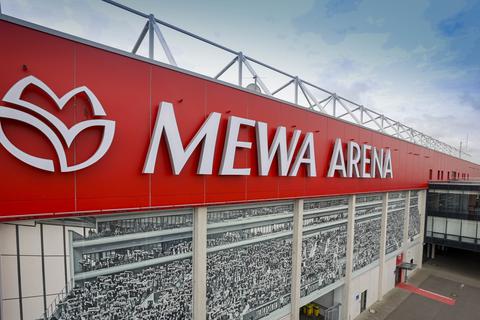 Etwa 13.500 Mainz-05-Fans werden in der Mewa Arena zum Bundesligaauftakt gegen Leipzig erwartet. Ob da angesichts der Pandemie zwölf Busse ausreichen? Foto: Sascha Kopp